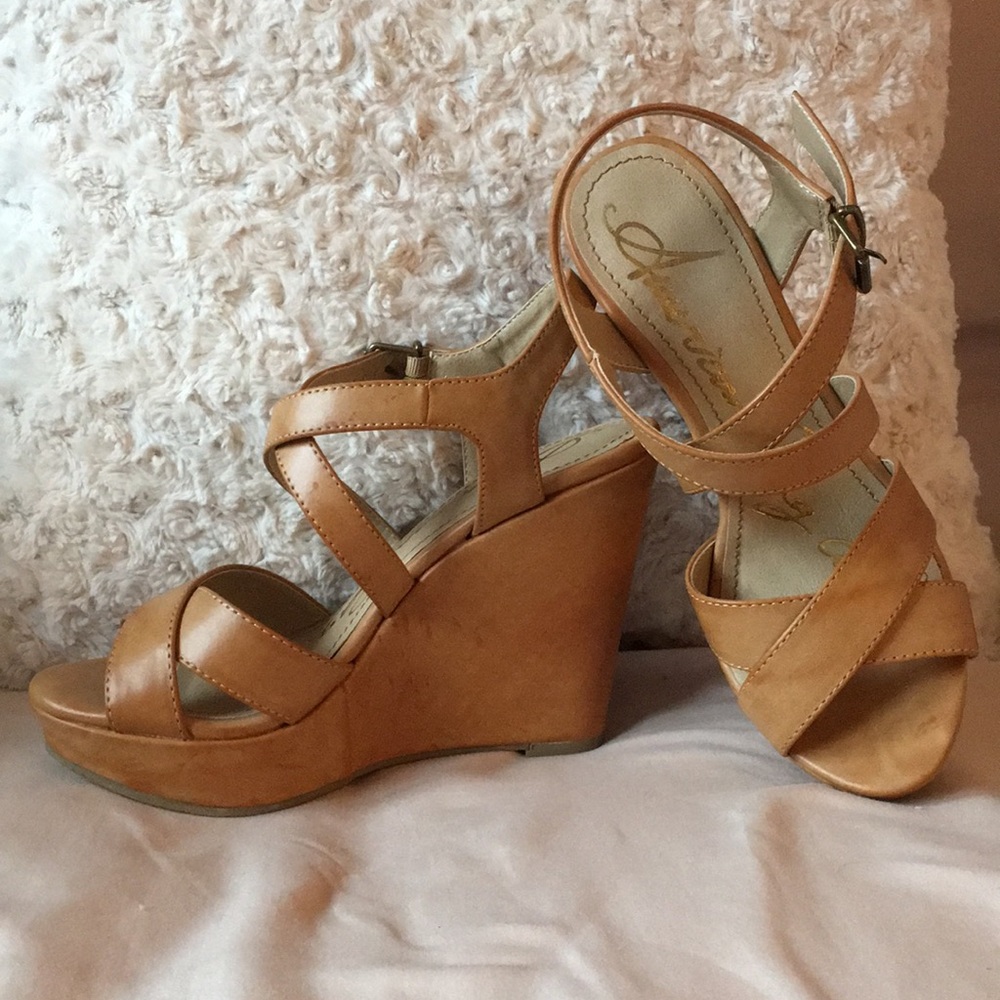 Beautiful Tan Wedges (7/7.5)